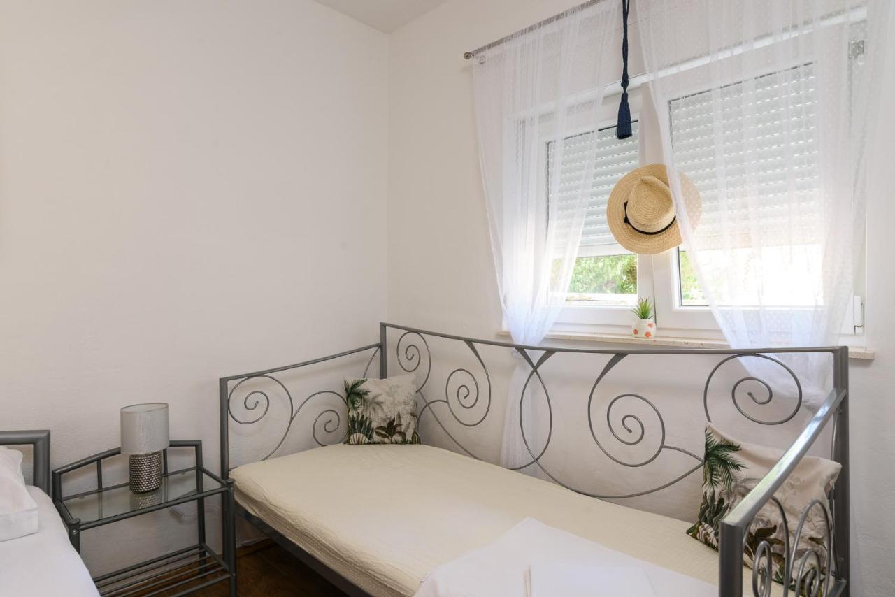 Apartments Mare Trogir Exterior photo