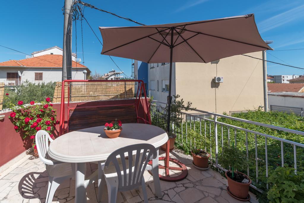 Apartments Mare Trogir Exterior photo
