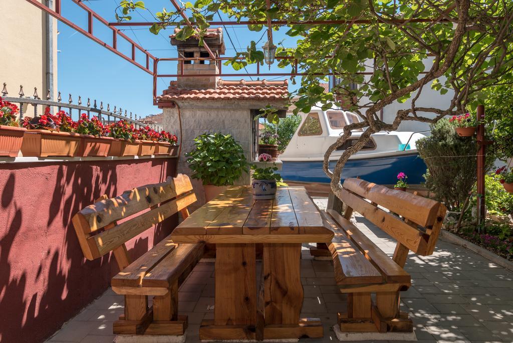 Apartments Mare Trogir Exterior photo