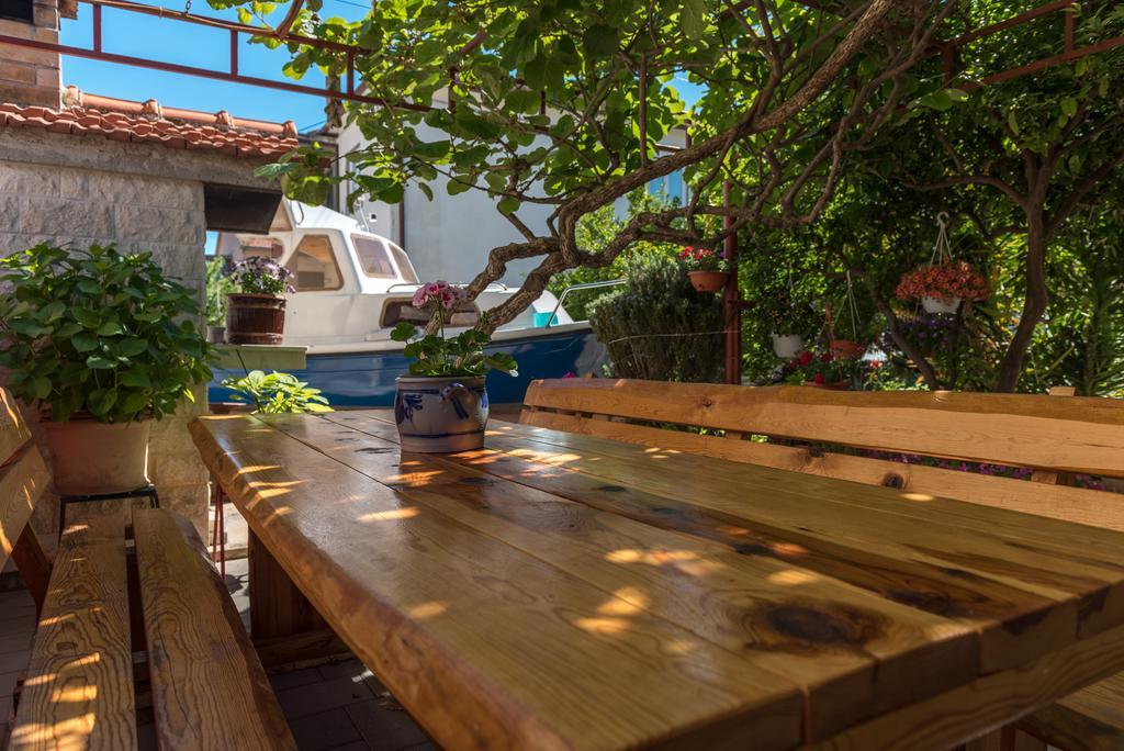 Apartments Mare Trogir Exterior photo